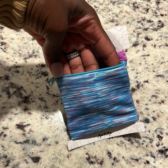 Mossy Oak Blue and Purple Sports Wrist Wallet - Picture 3 of 5